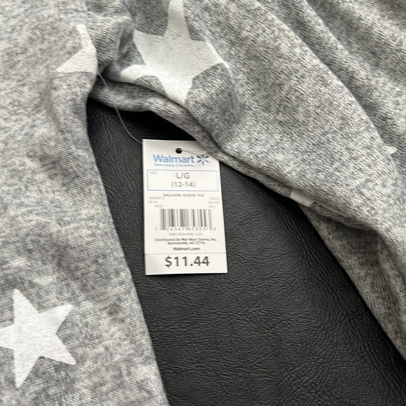 (NWT)WOMENS GRAY SWEATER WITH WHITE STARS SIZE L - Picture 2 of 5